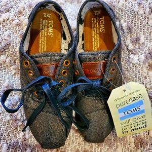 Tom's gold metallic linen shoes